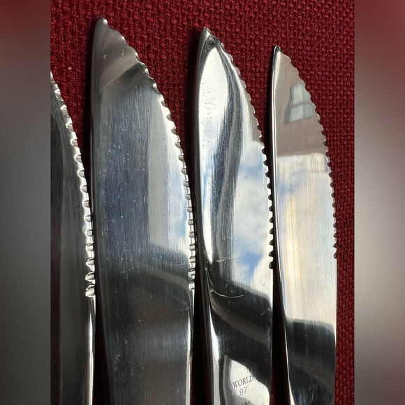 18 piece set of flatware / cutlery with fun fish-tail and shell design. - Picture 4 of 4